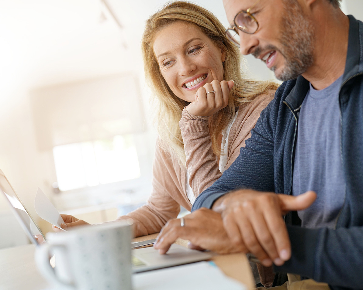 couples_therapy_online_louisiana2 Middle Aged Couple looking at a laptop for couples therapy online in Louisiana
